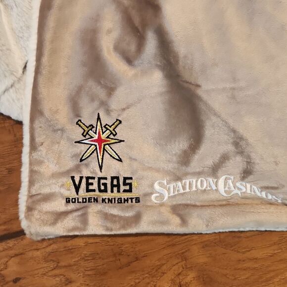 Vegas Golden Knights beige and white plush throw blanket - Picture 1 of 4
